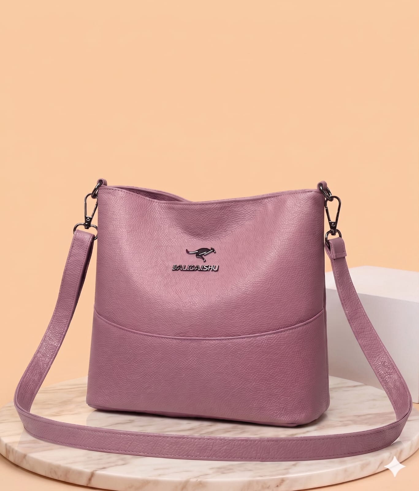 The Jingpindaishe Women's Vintage Style Bucket Crossbody Bag delivers both.